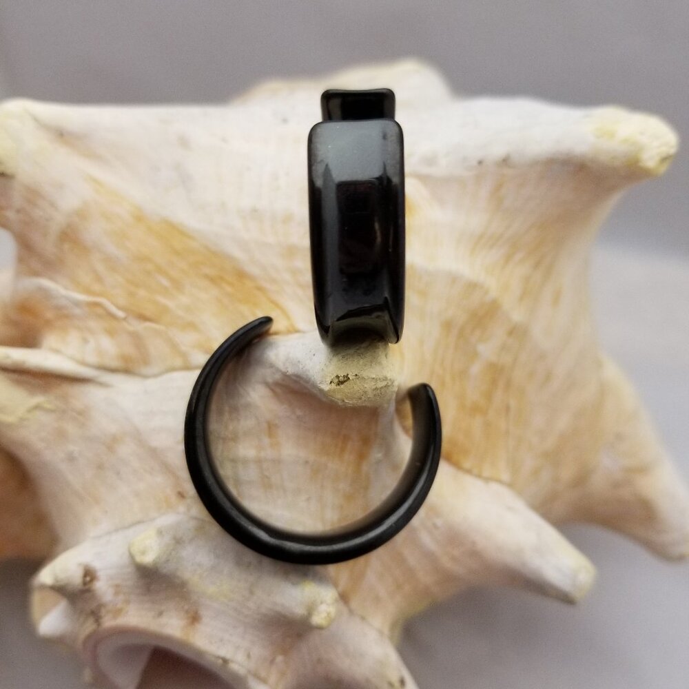 Black PVD plated ear saddle light weight platform plug 28mm NWT Pair large gauge